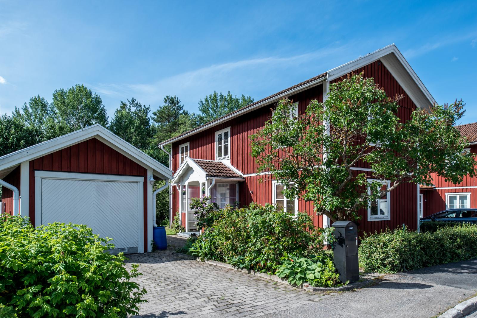 Garage och parkeringsplats