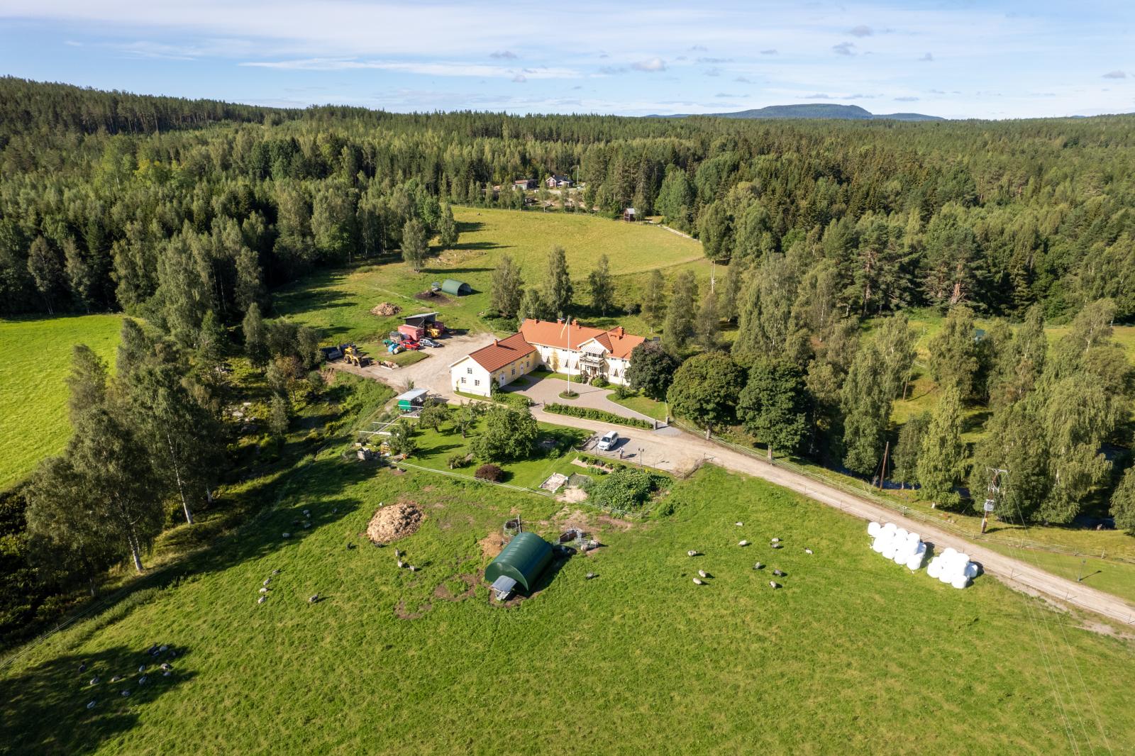 Flygbild över fastigheten