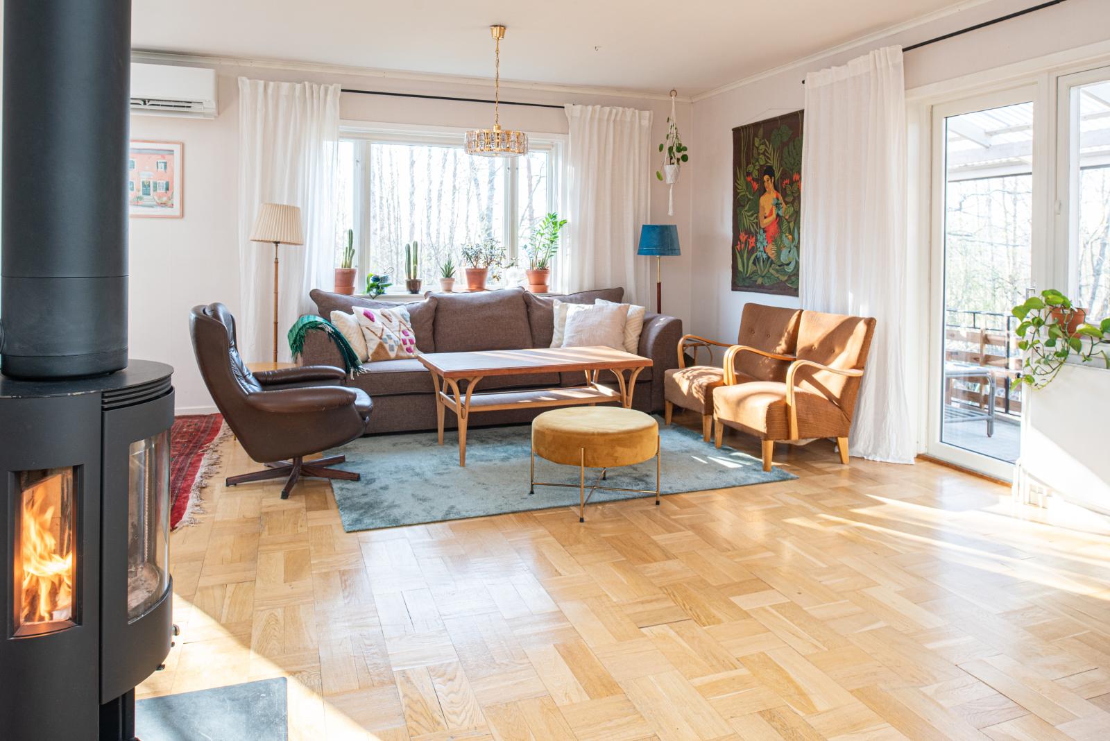 Luftigt allrum med fint ljusinsläpp