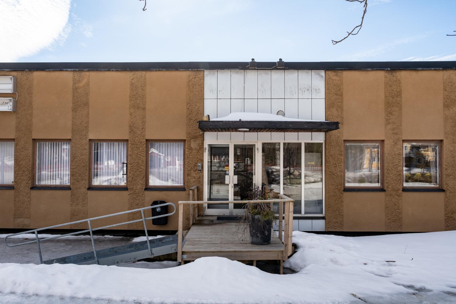 Välkommen till fina lokaler att hyra på Hallstaåsvägen//