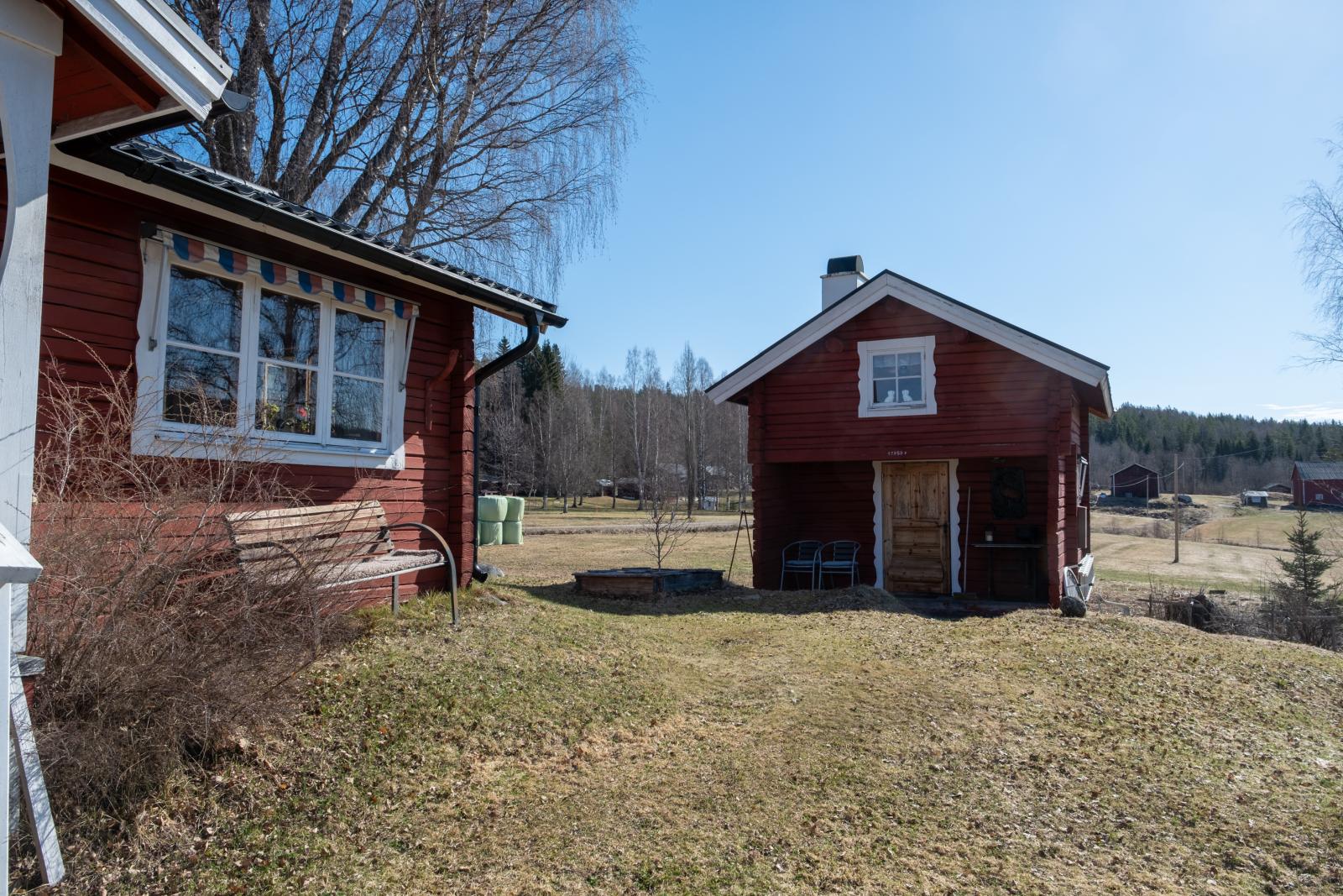 Häbret med Stuga 1 i förgrunden