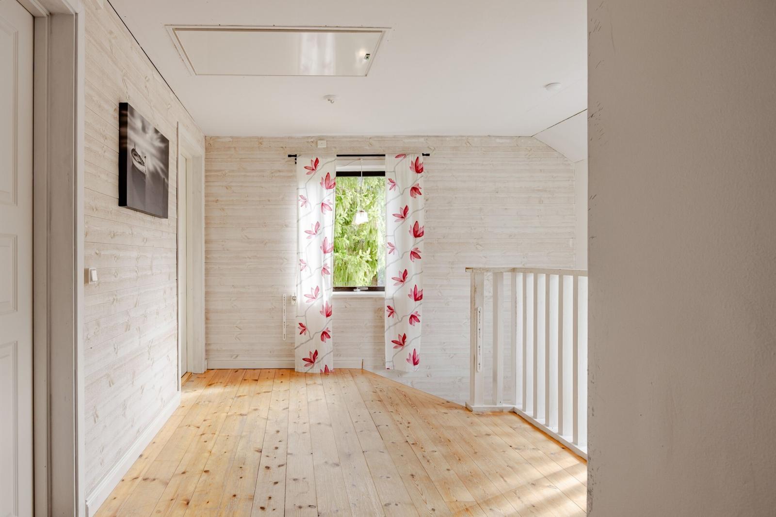 Hall/genomgångsrum Övre plan