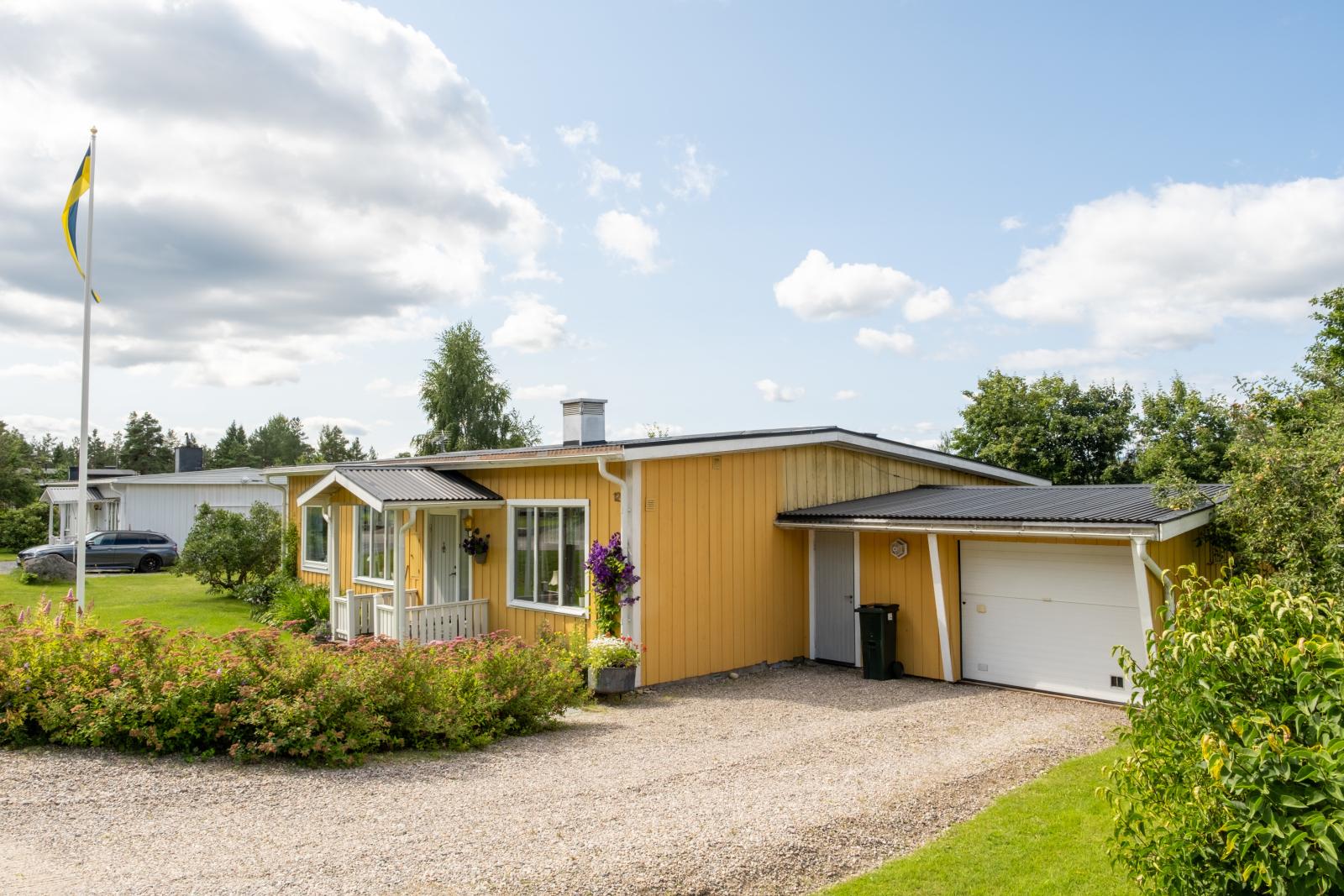 Enplansvilla med garage och fint läge i Ilsbo