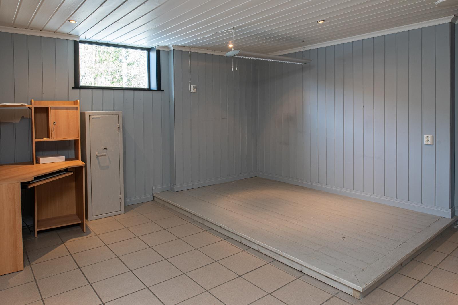 Affär/restaurangdel nedre