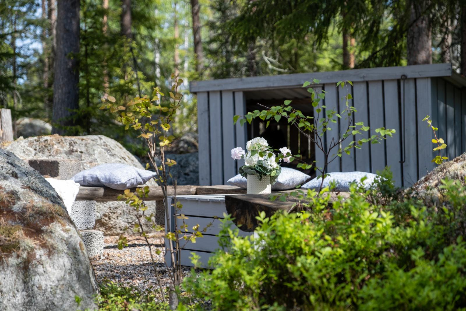 Grillplats med vedbod