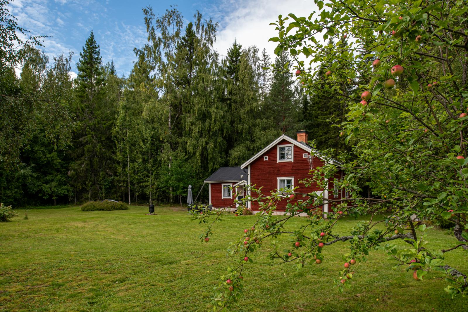 Fin trädgårdstomt i naturskön omgivning