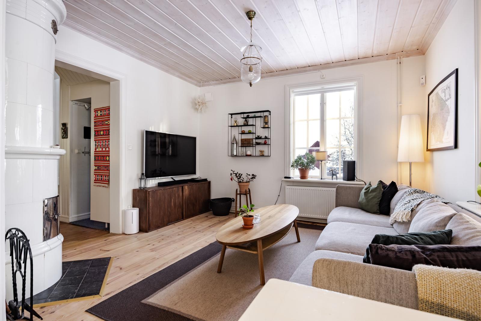 Vardagsrum med kakelugn