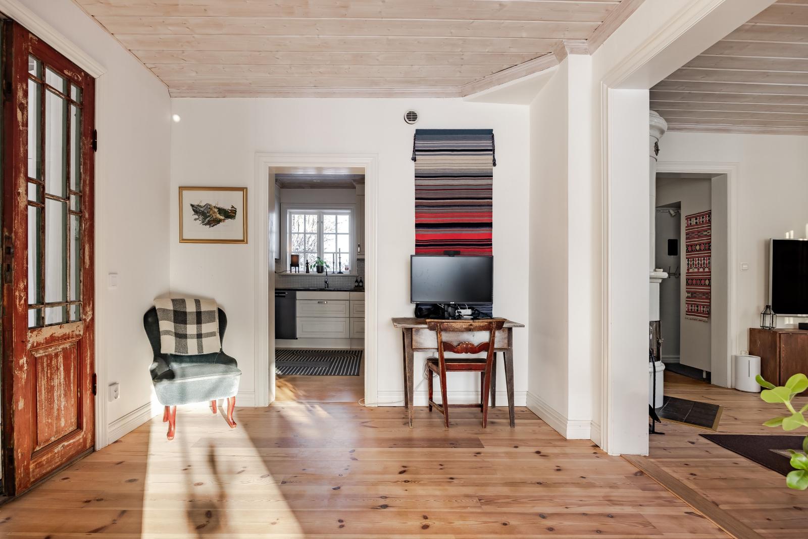 Genomgångsrum mot kök