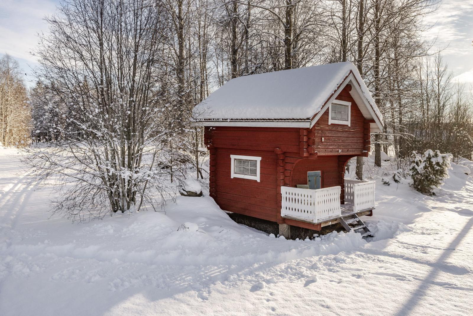 Inrett härbre med el och sommarvatten