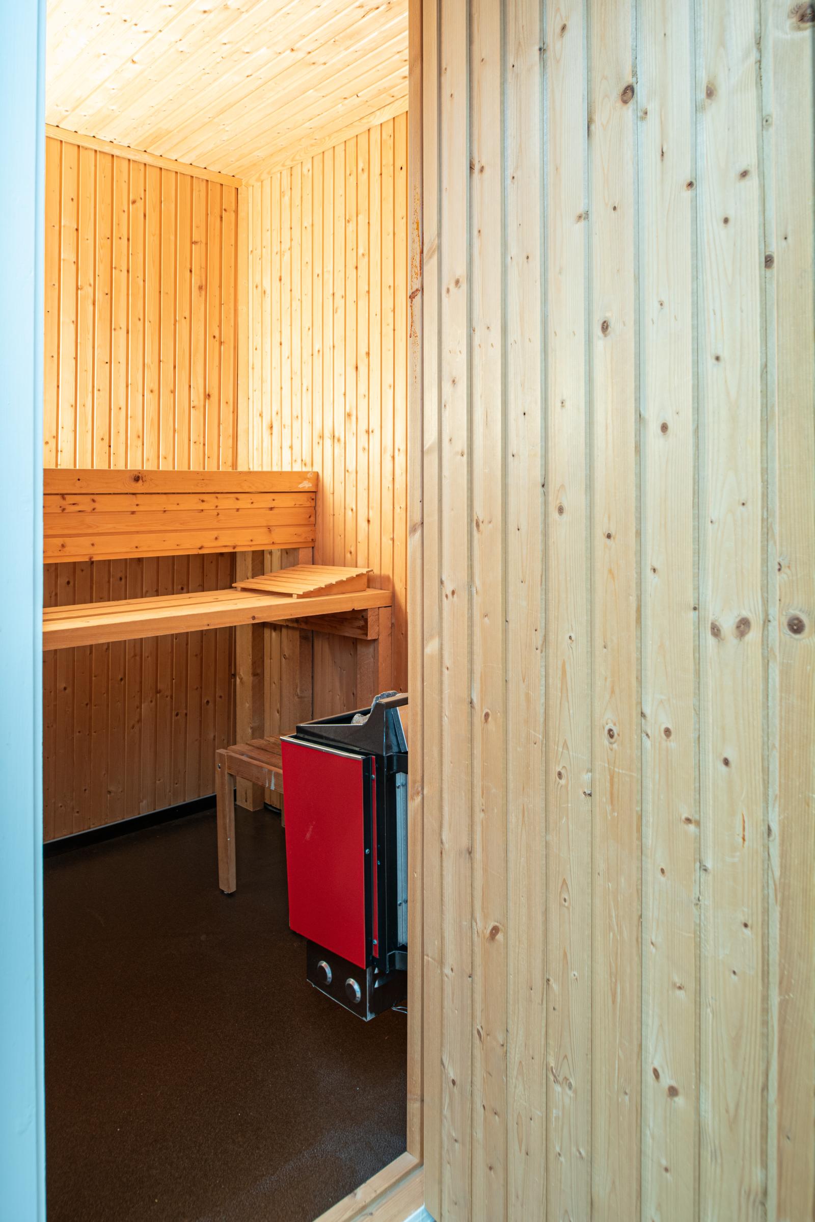 Badrum på övre våningen med bastu