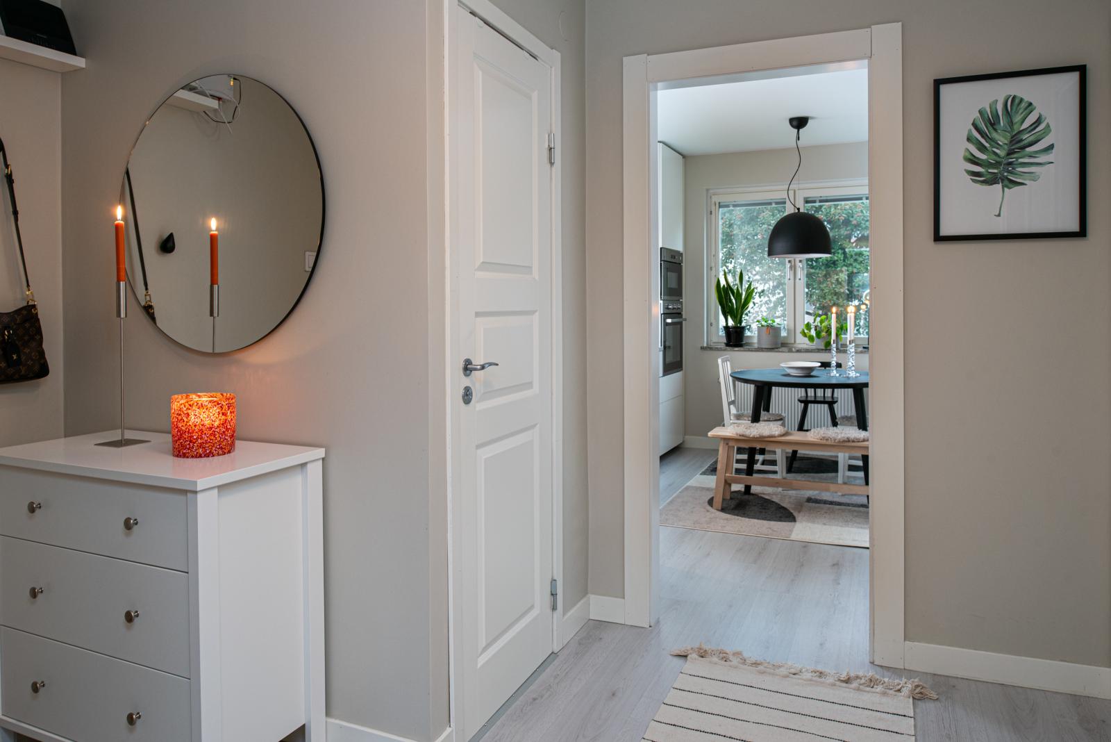 Hall mot kök