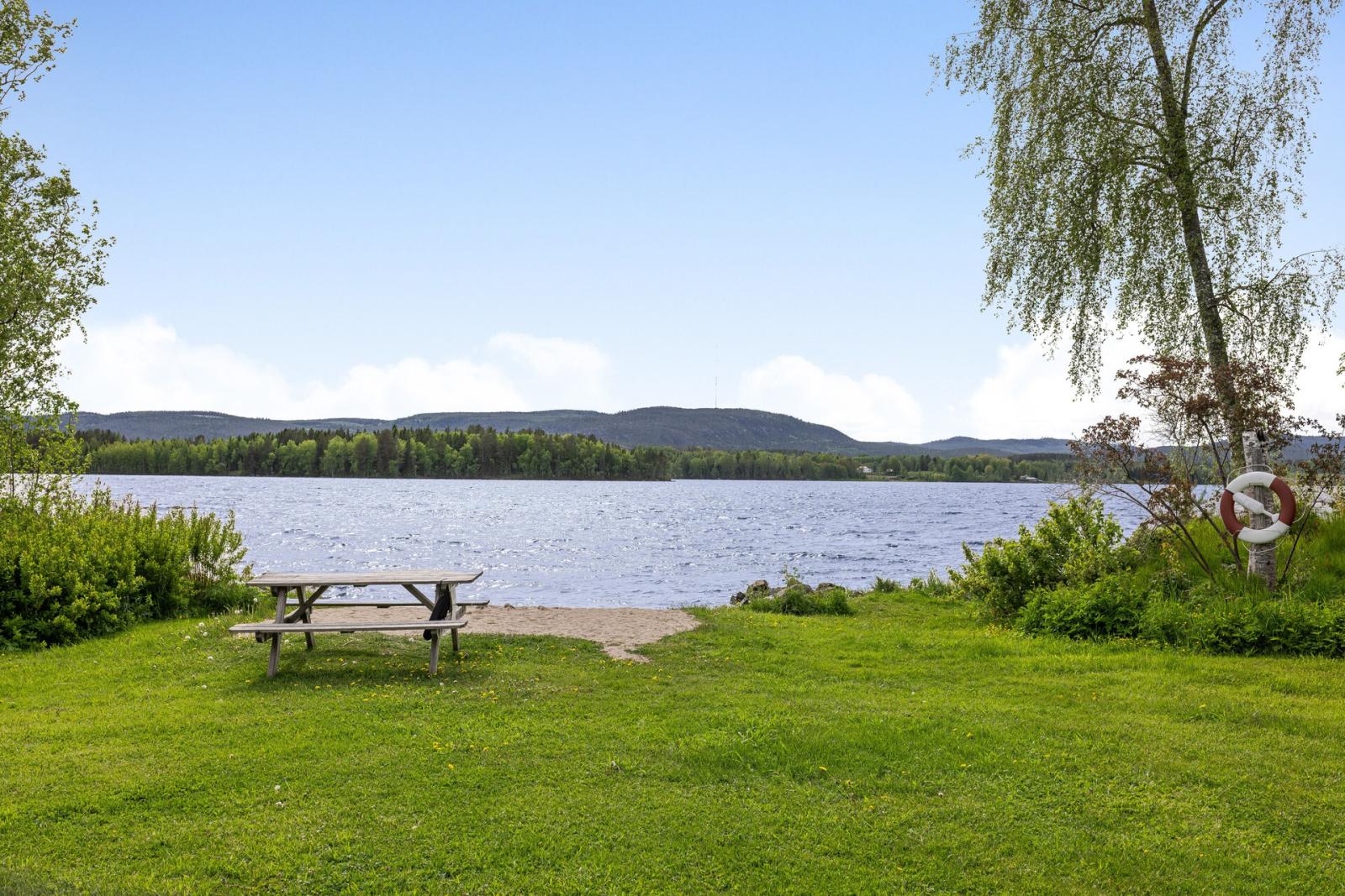  Vid stranden och det gemensamma grönområdet