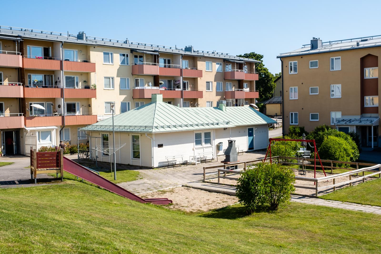 Gemensam tvättstuga på gården