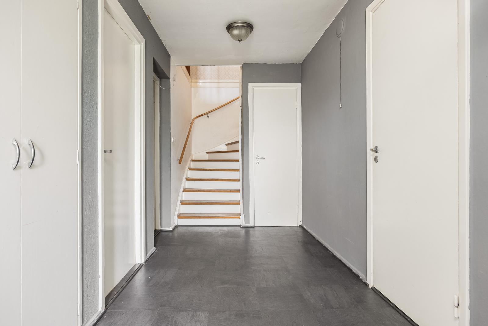 Hall mot övervåningen