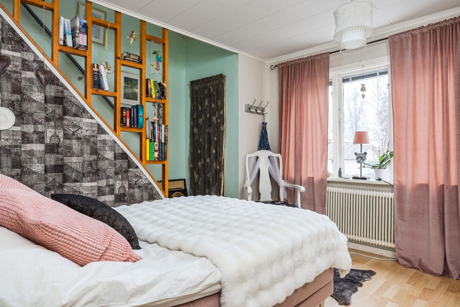 Genomgångsrum/sovrum
