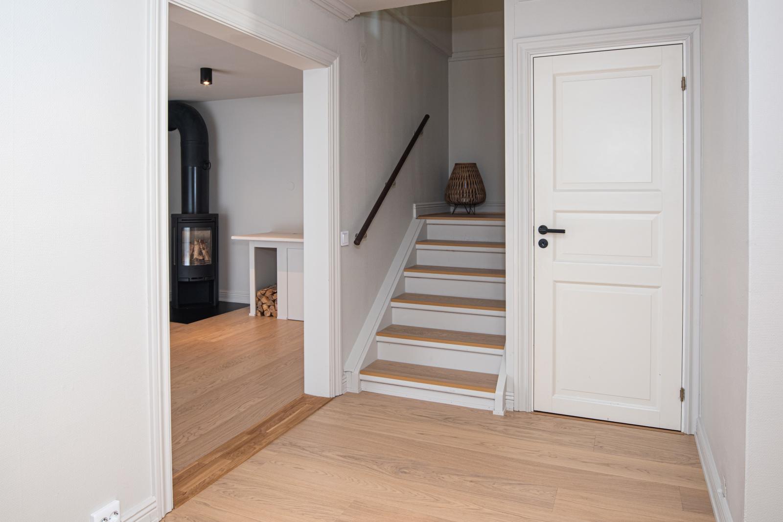 Hall /trappa till övre planet