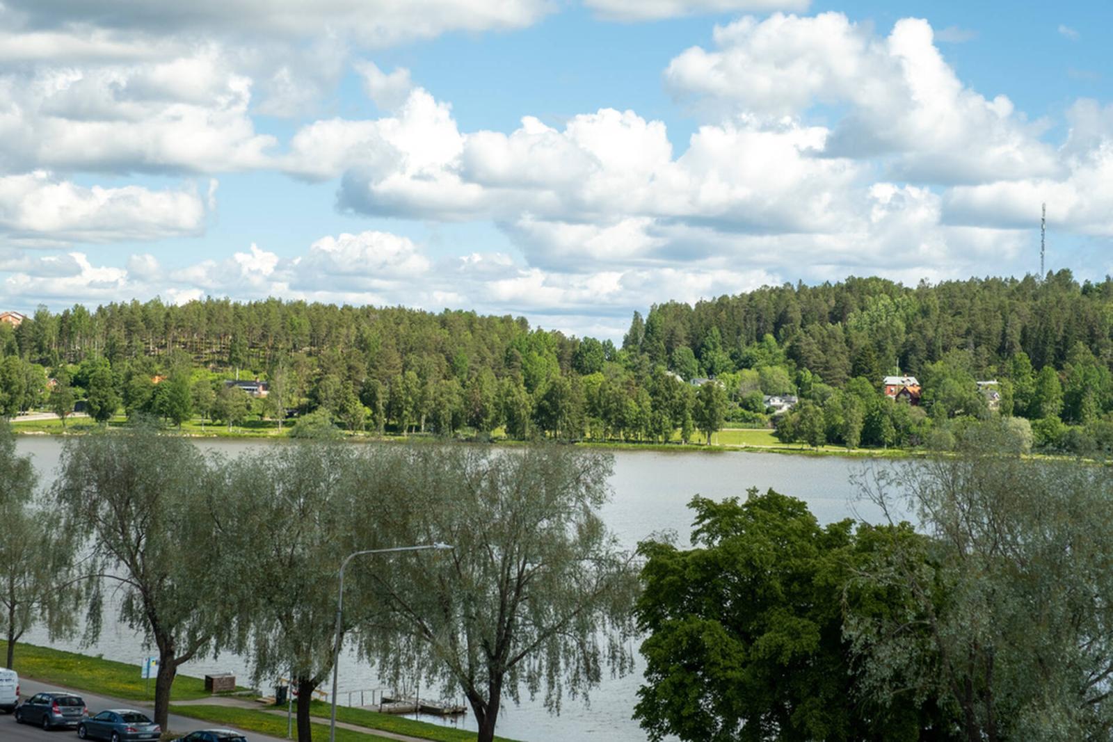 Utsikt balkong sommar