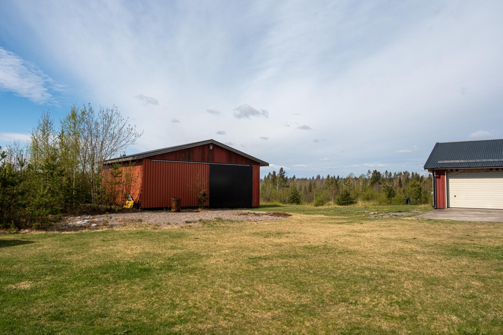 Stort förråd/garage