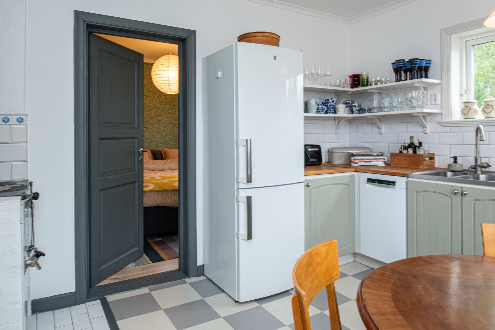 Från kök mot sovrum