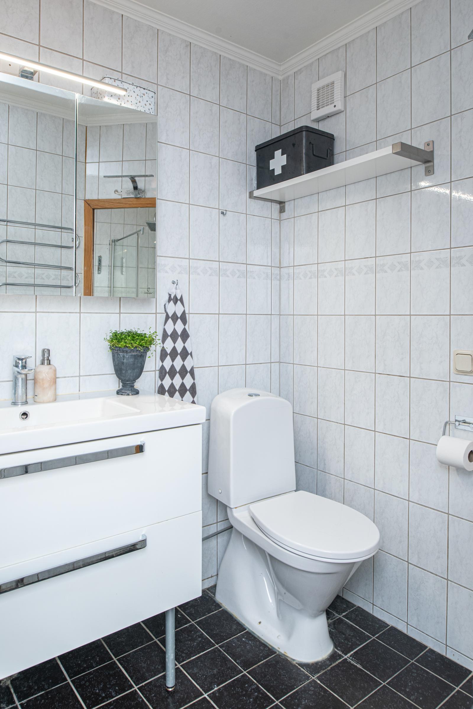 Duschrum/wc med kakel/klinker och golvvärme