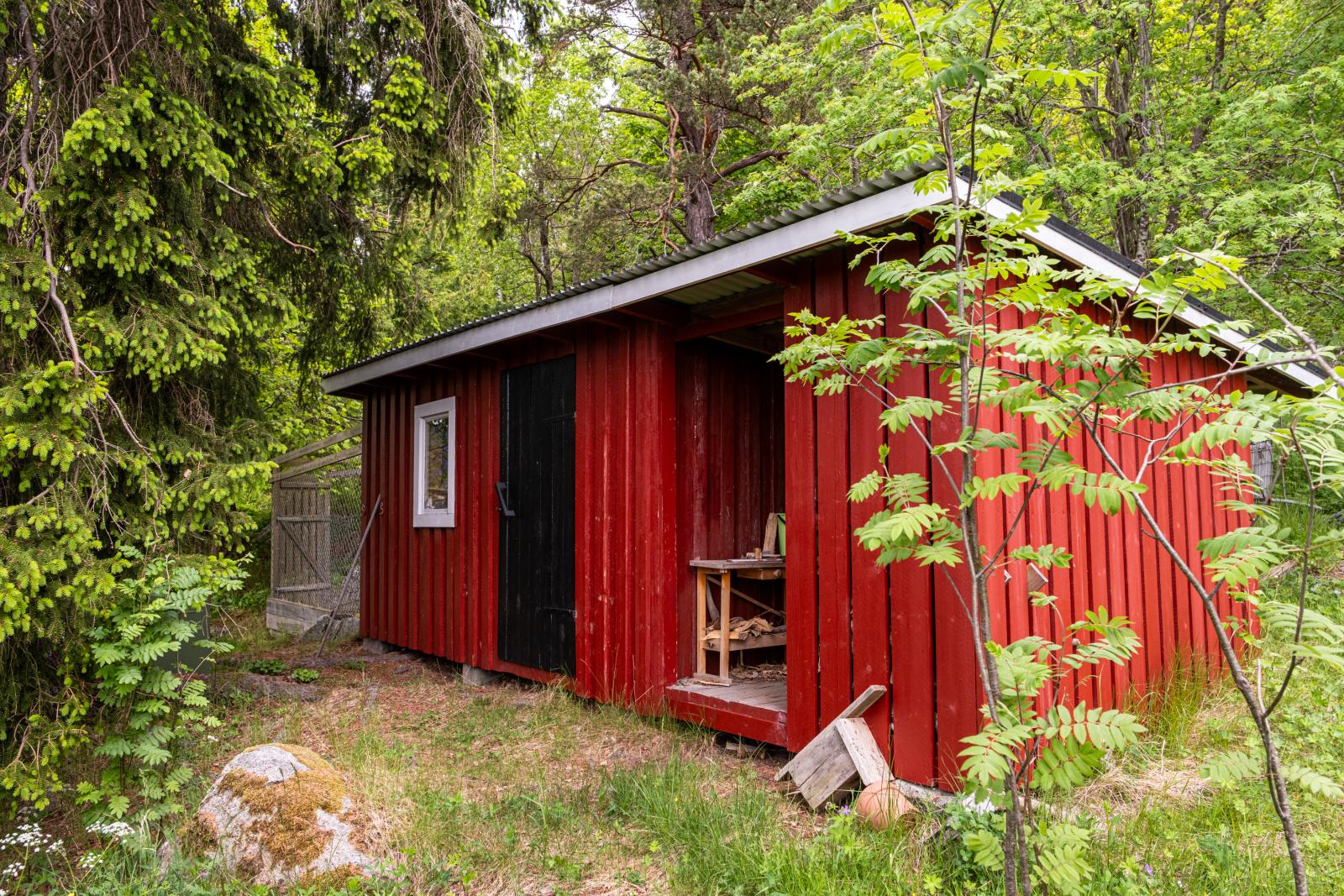 Hund-/hönshus/Förråd/vedbod