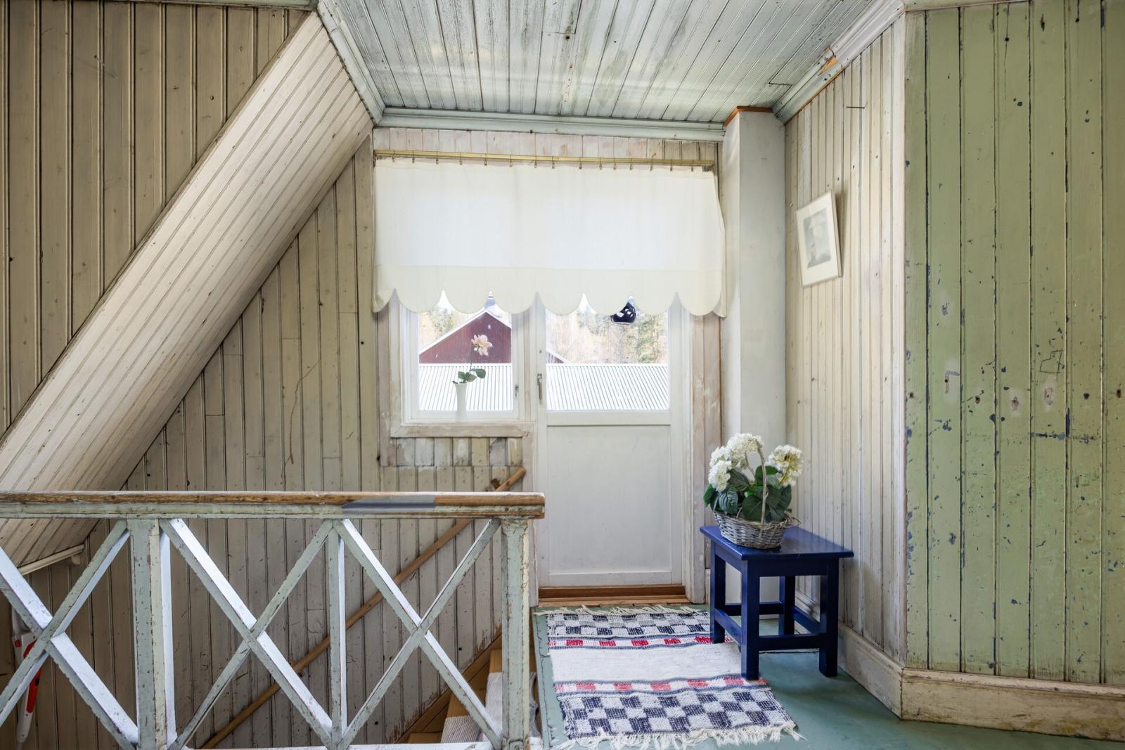 Övre plan hall