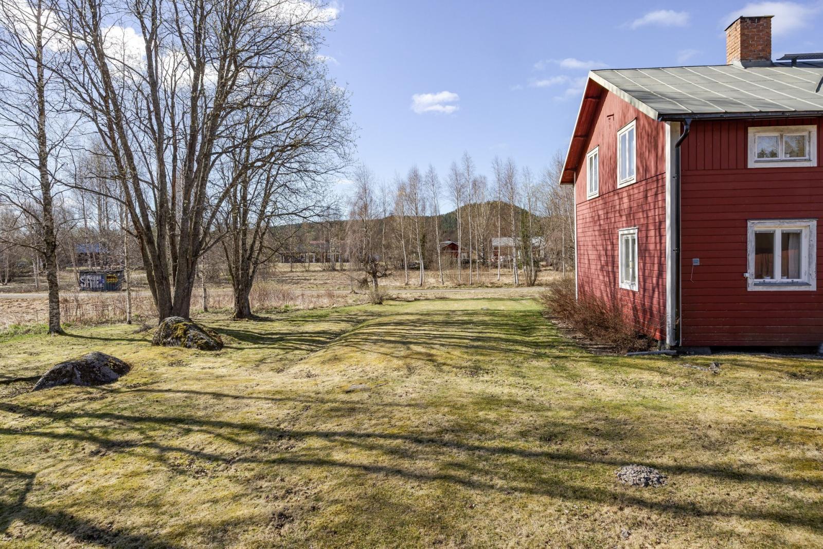 Trädgårdstomt med odlingsmöjligheter
