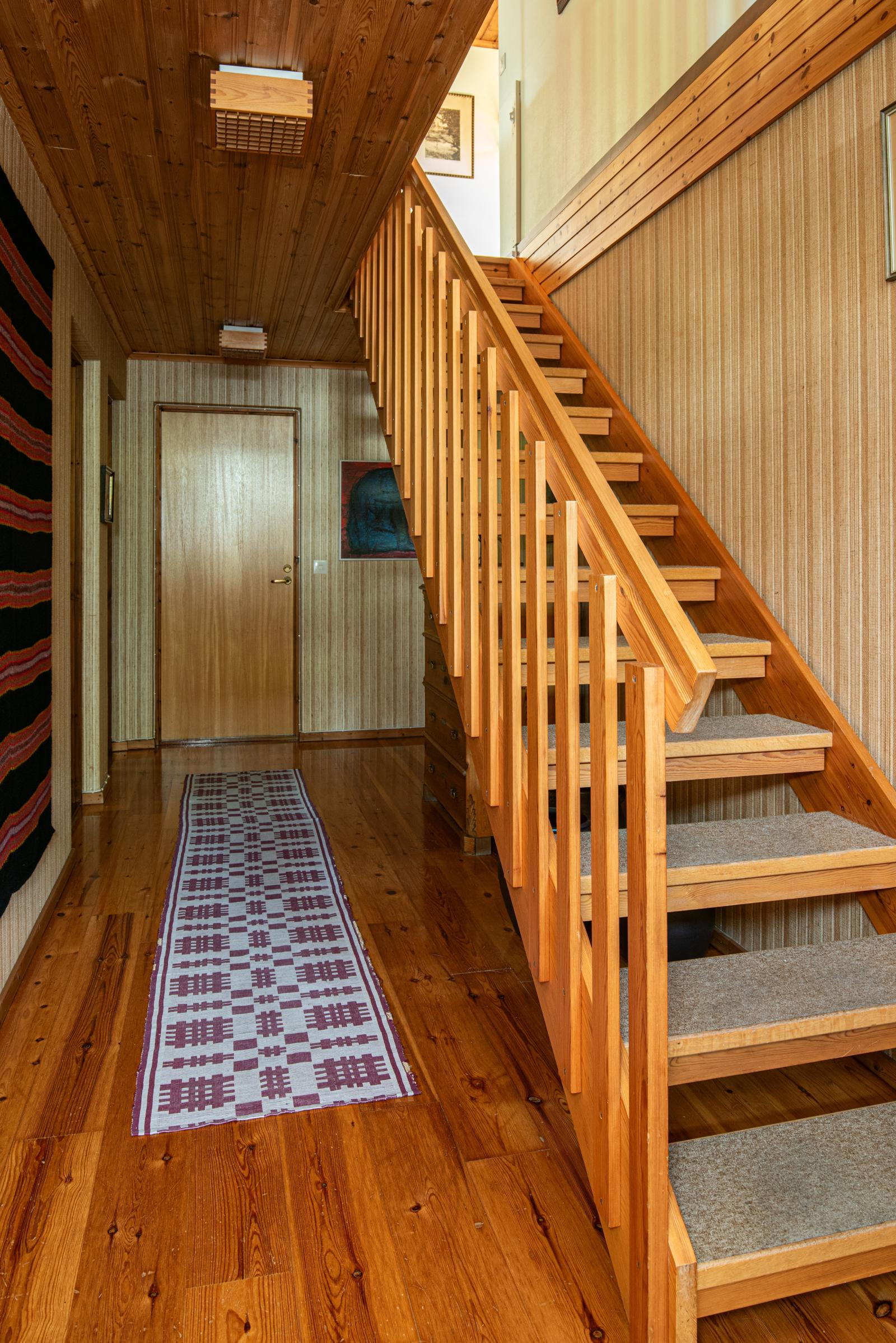 Hall nere
