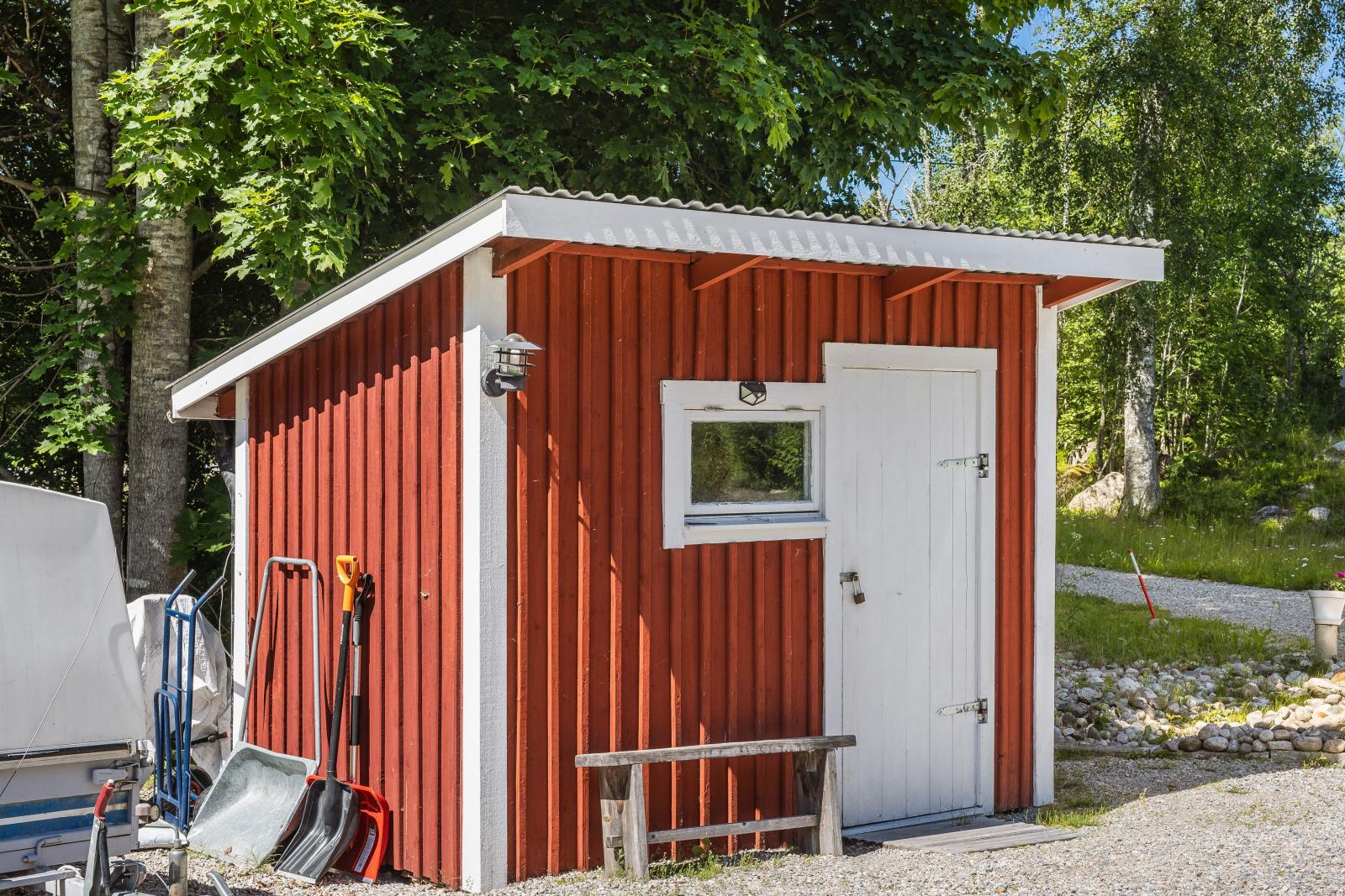Vedbod/förråd