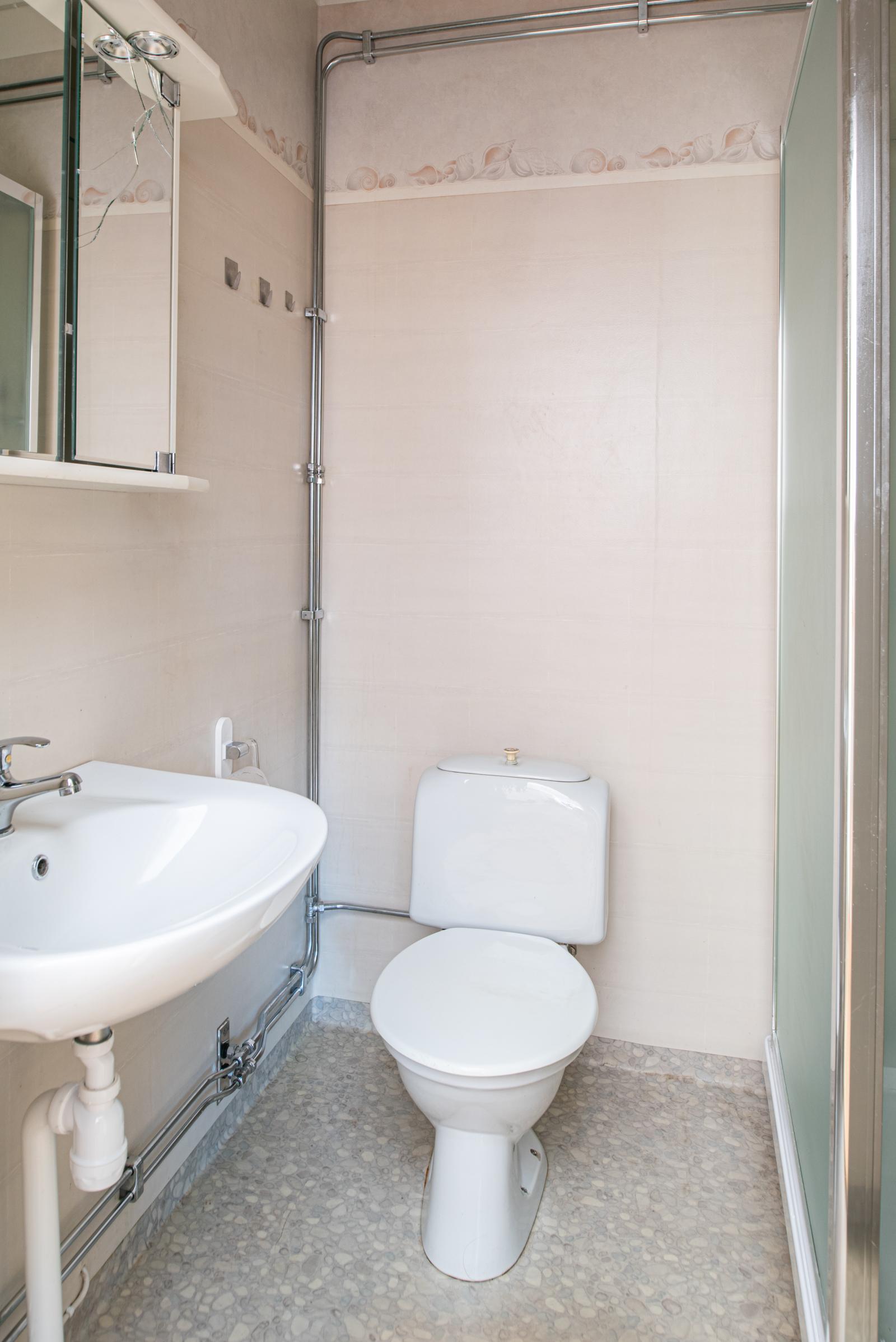 Bardrum med wc, dusch och tvättmaskin