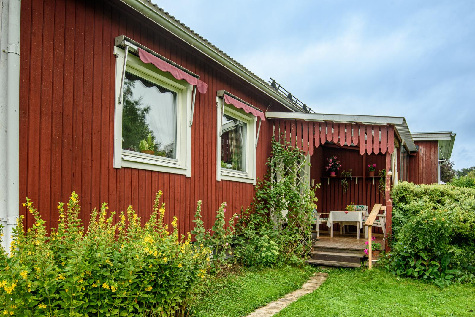 Välkommen till Tånggatan - Fin och lättskött trädgårdstomt!