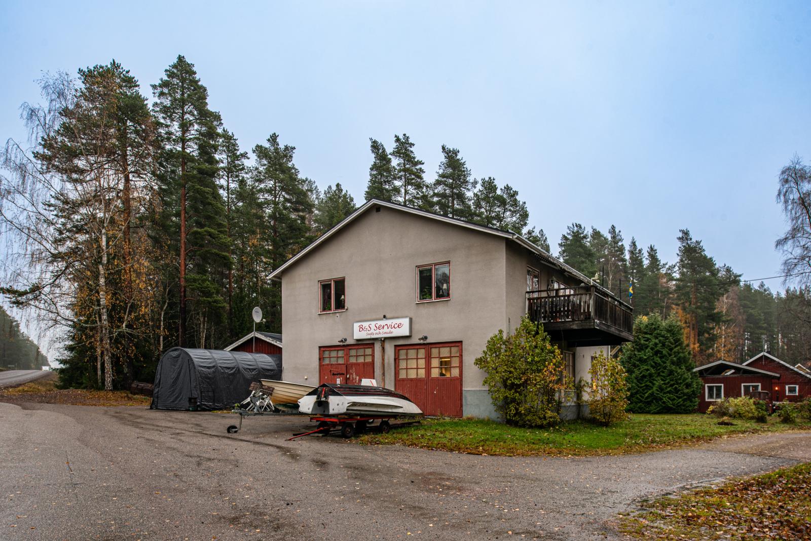 Välkommen till Glössbo Lillvägen 8561