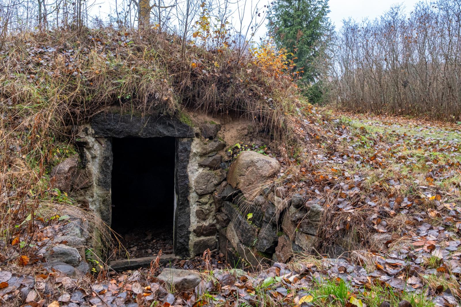 Jordkällare (ingen dörr finns) 