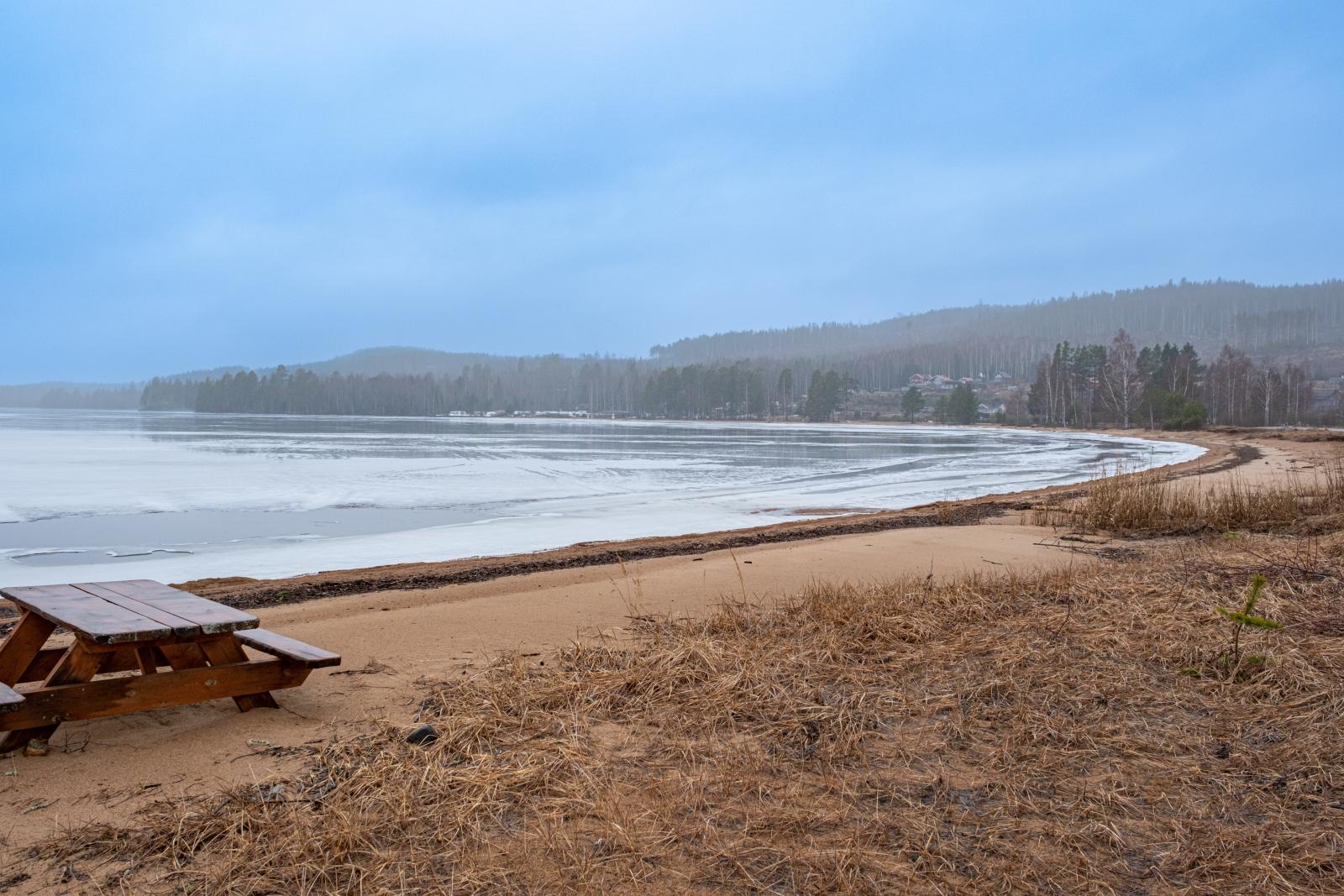 Den vackra stranden i Fönebo