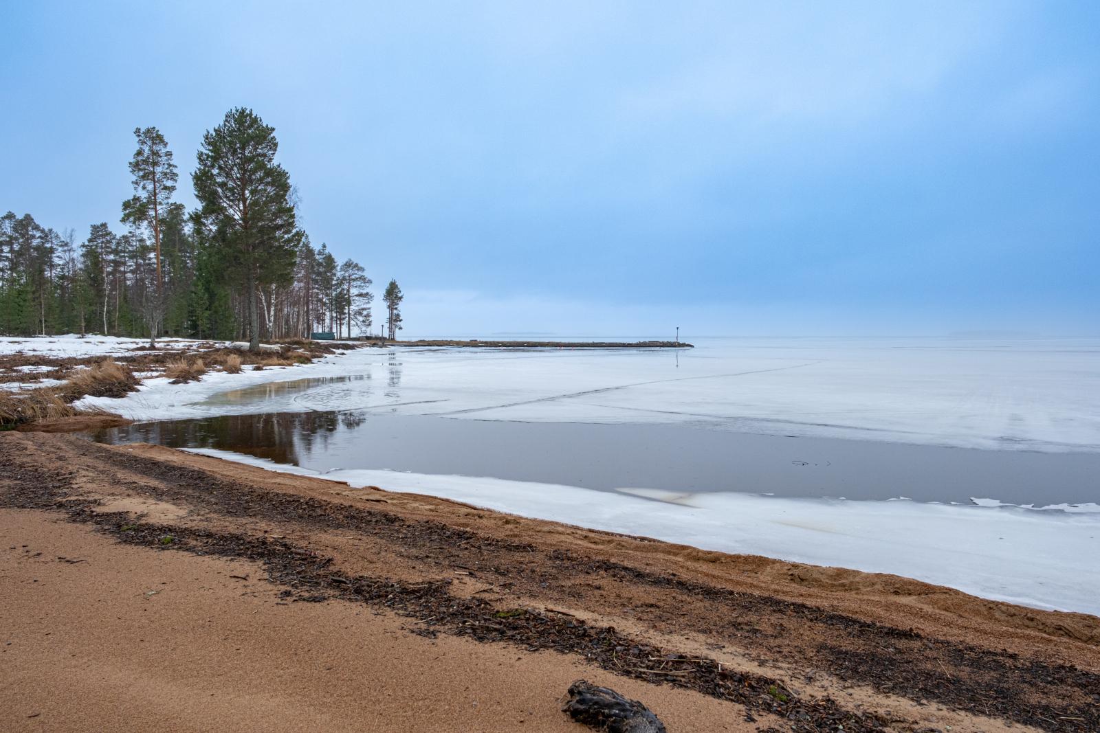 Vid stranden i Fönebo, där gemensam brygga 