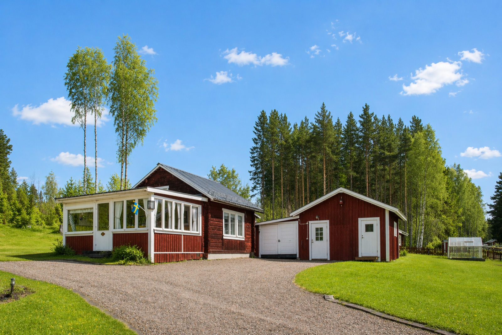Gästhus, garage och förråd