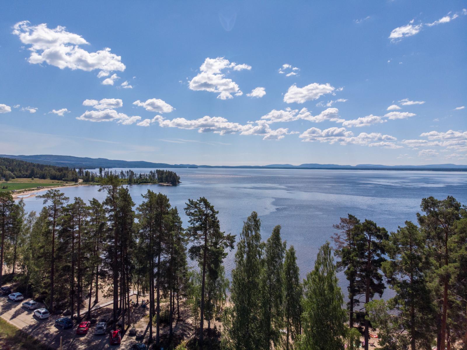 Camping och strand i området