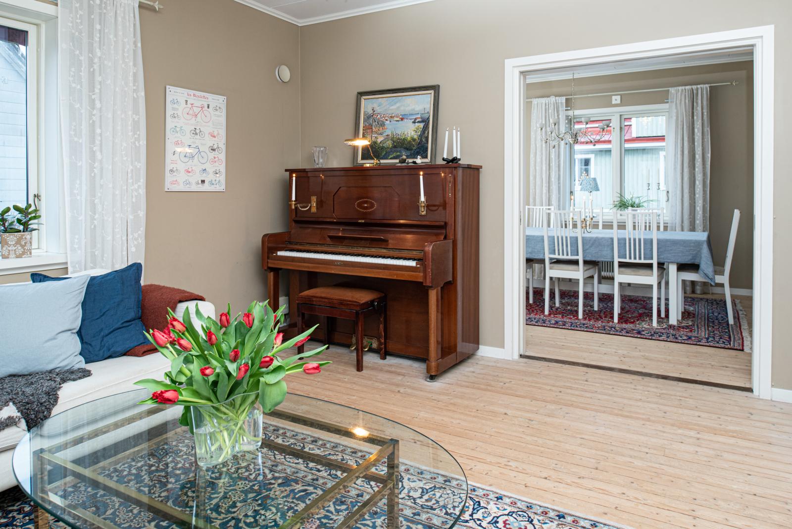 Från allrum mot matplats