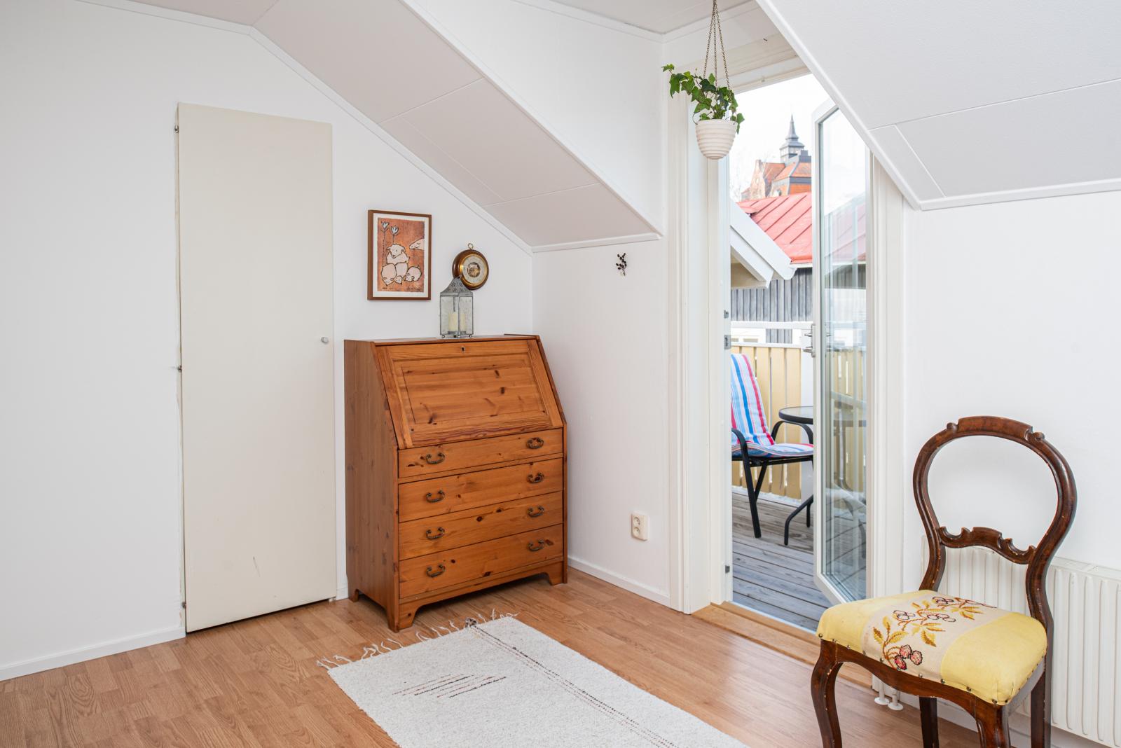 Balkong och klädkammare