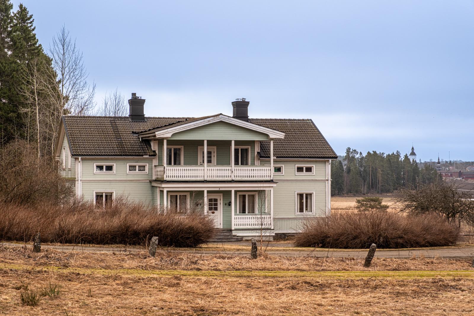 Sekelskiftesvilla på landet nära stan!