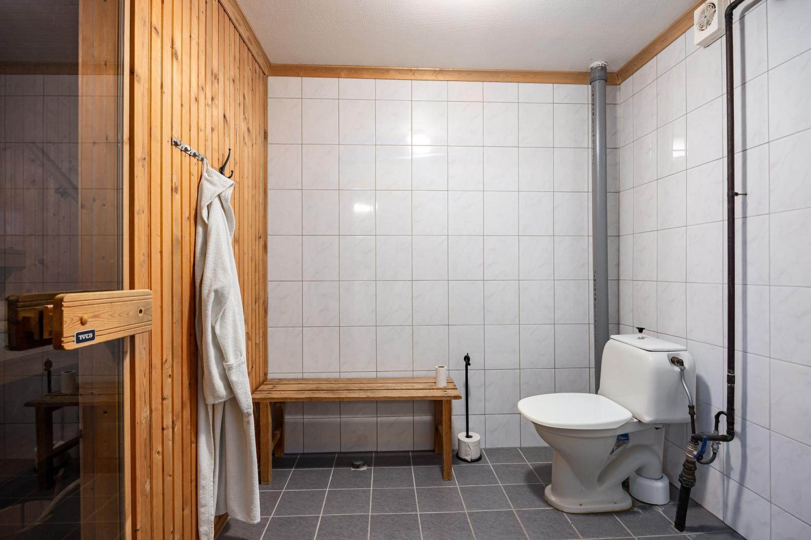 Badrum och bastu i källarplan