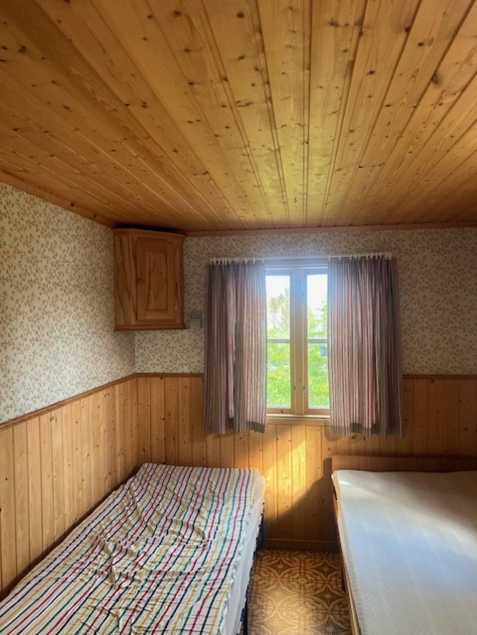 Köksdel med mat/sängplats