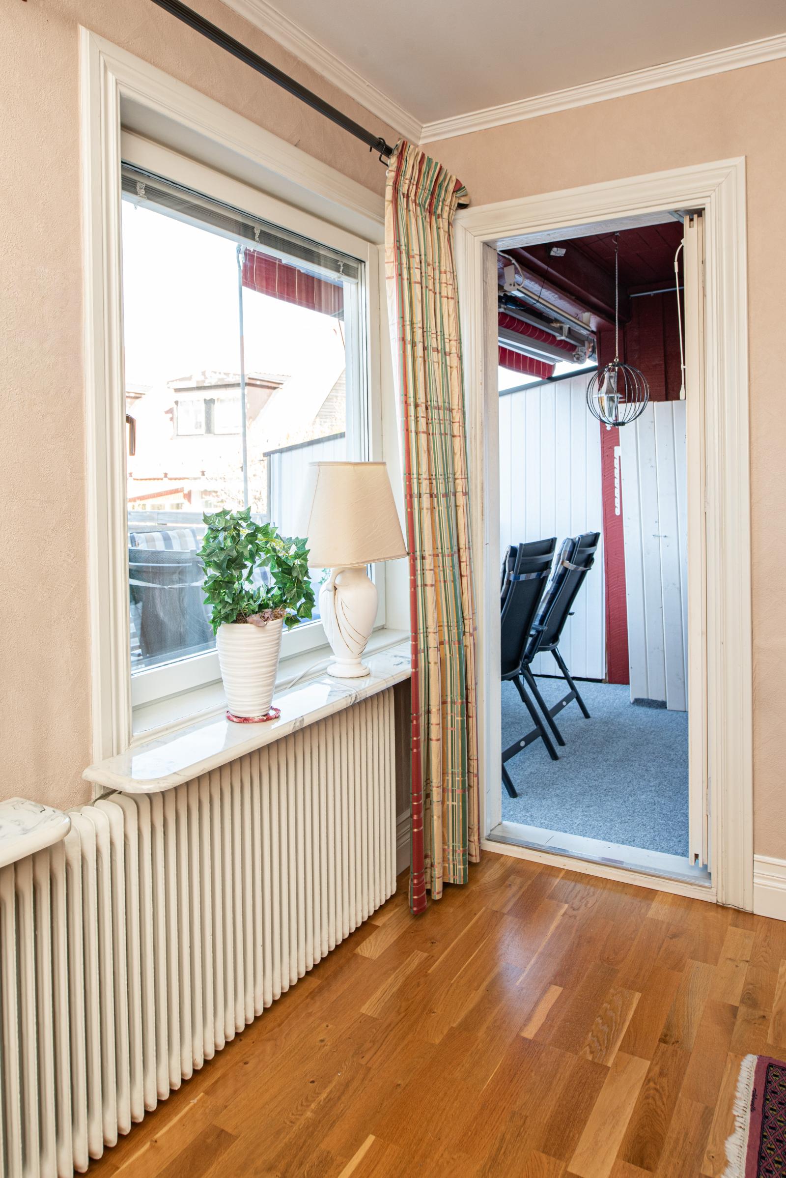 Dörr till altanen