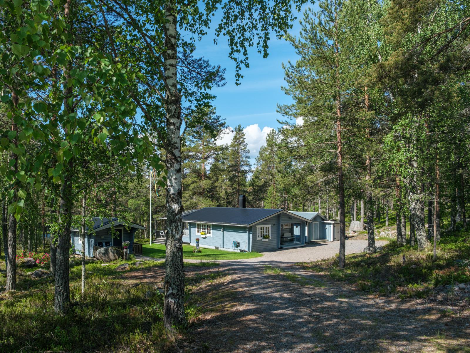 Vid infarten, sist i området
