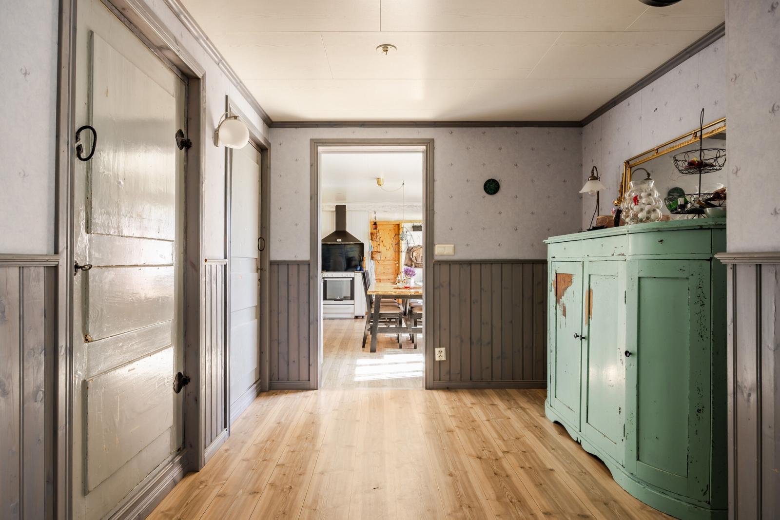 Hallen mot kök