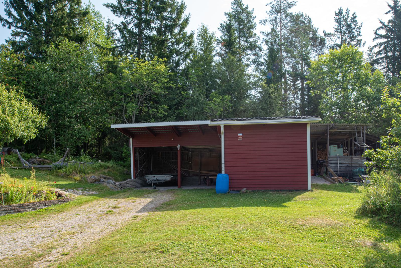 Garage/Carport 