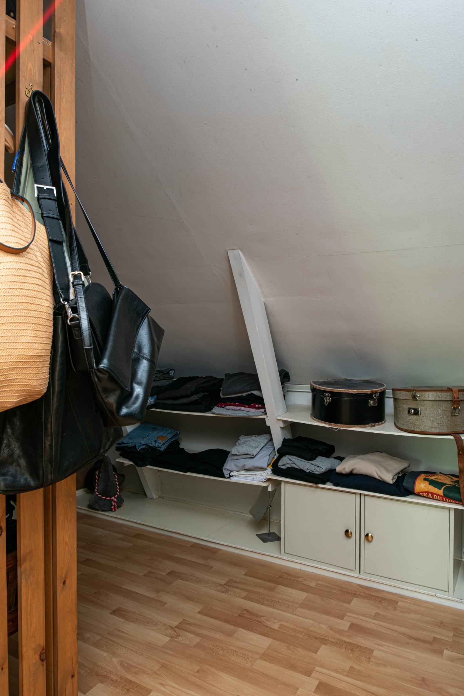 Walk in closet intill sovrum 1