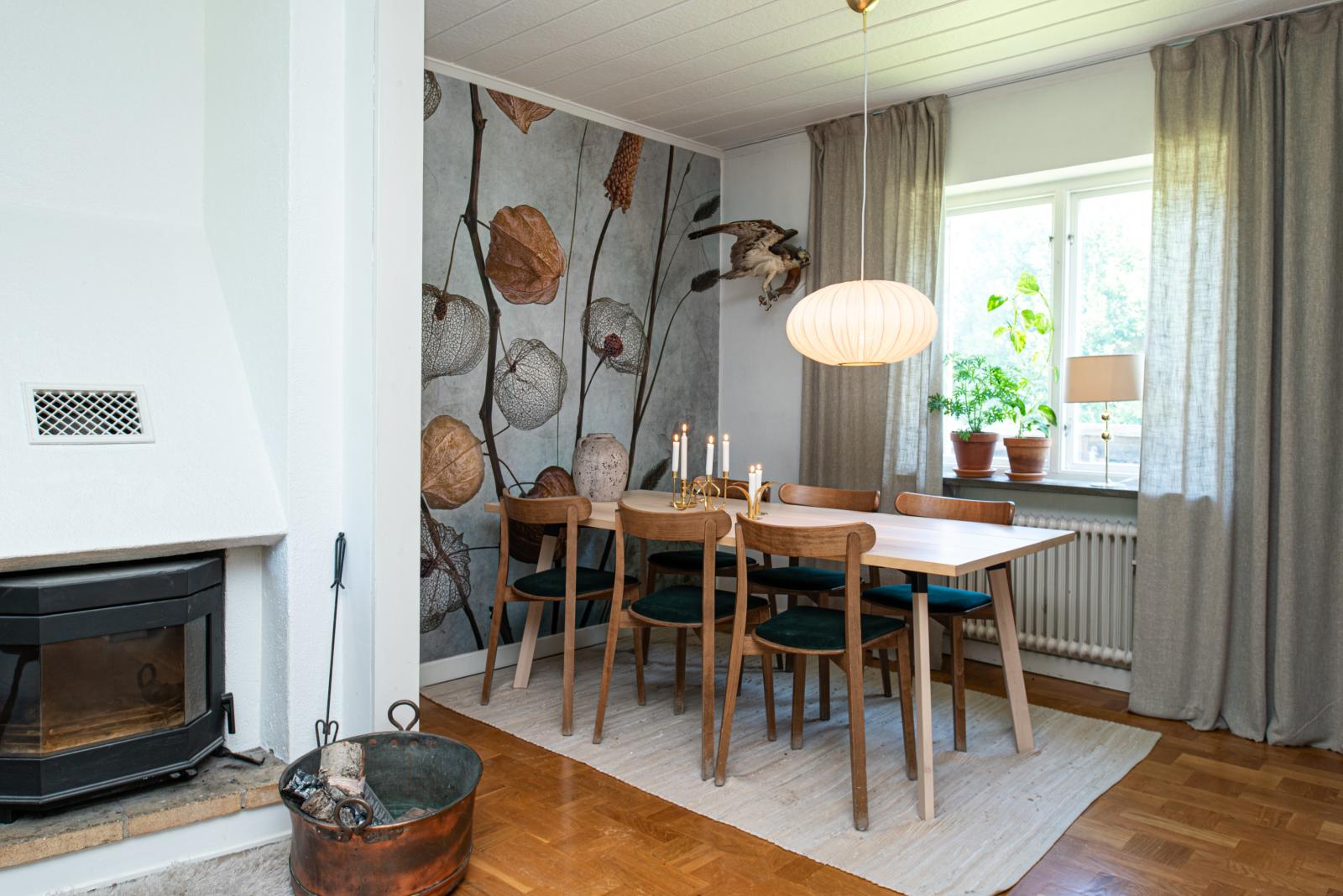 Matrum intill vardagsrum