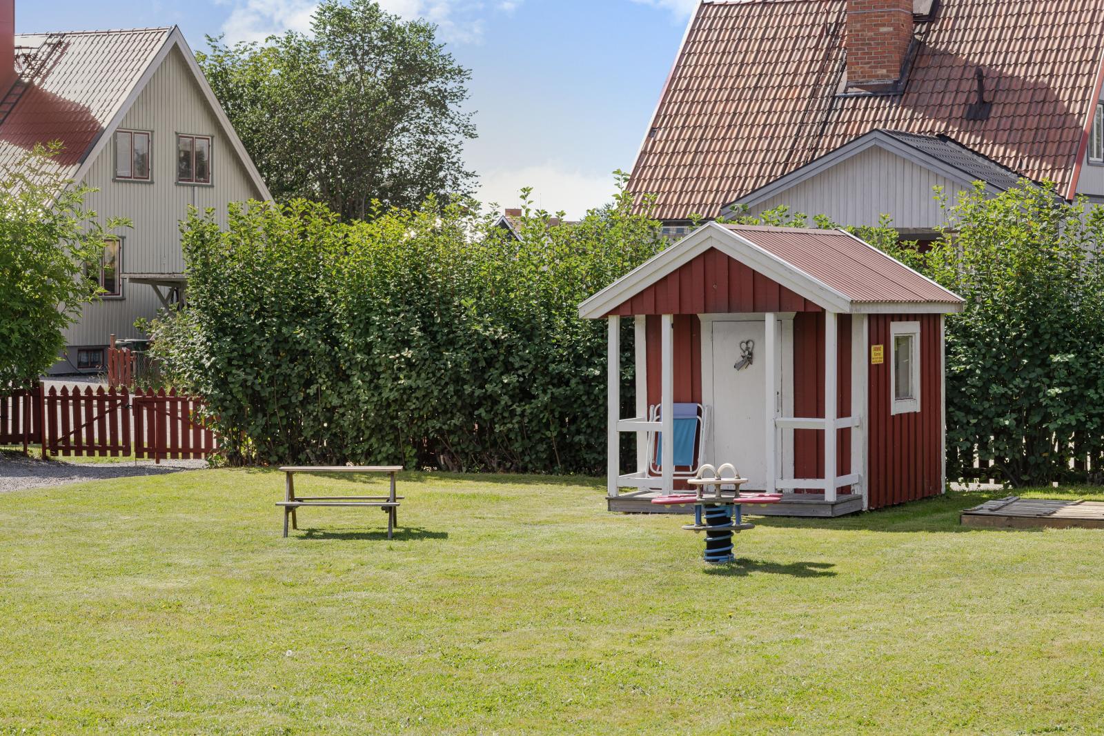 Lekstuga på gemensam gård
