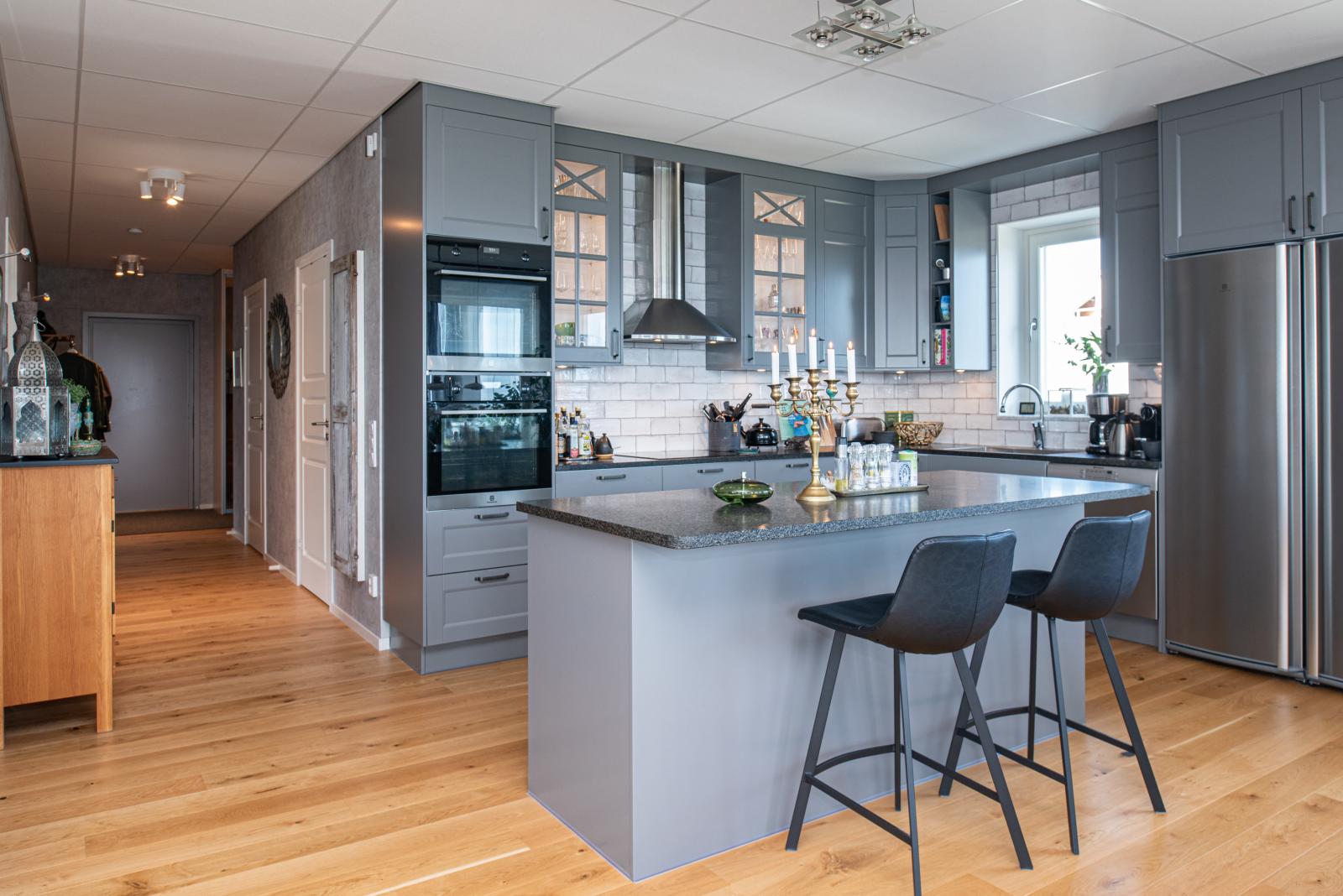 Från allrum mot hall/entré
